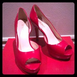 Nine West platform heel-size 6